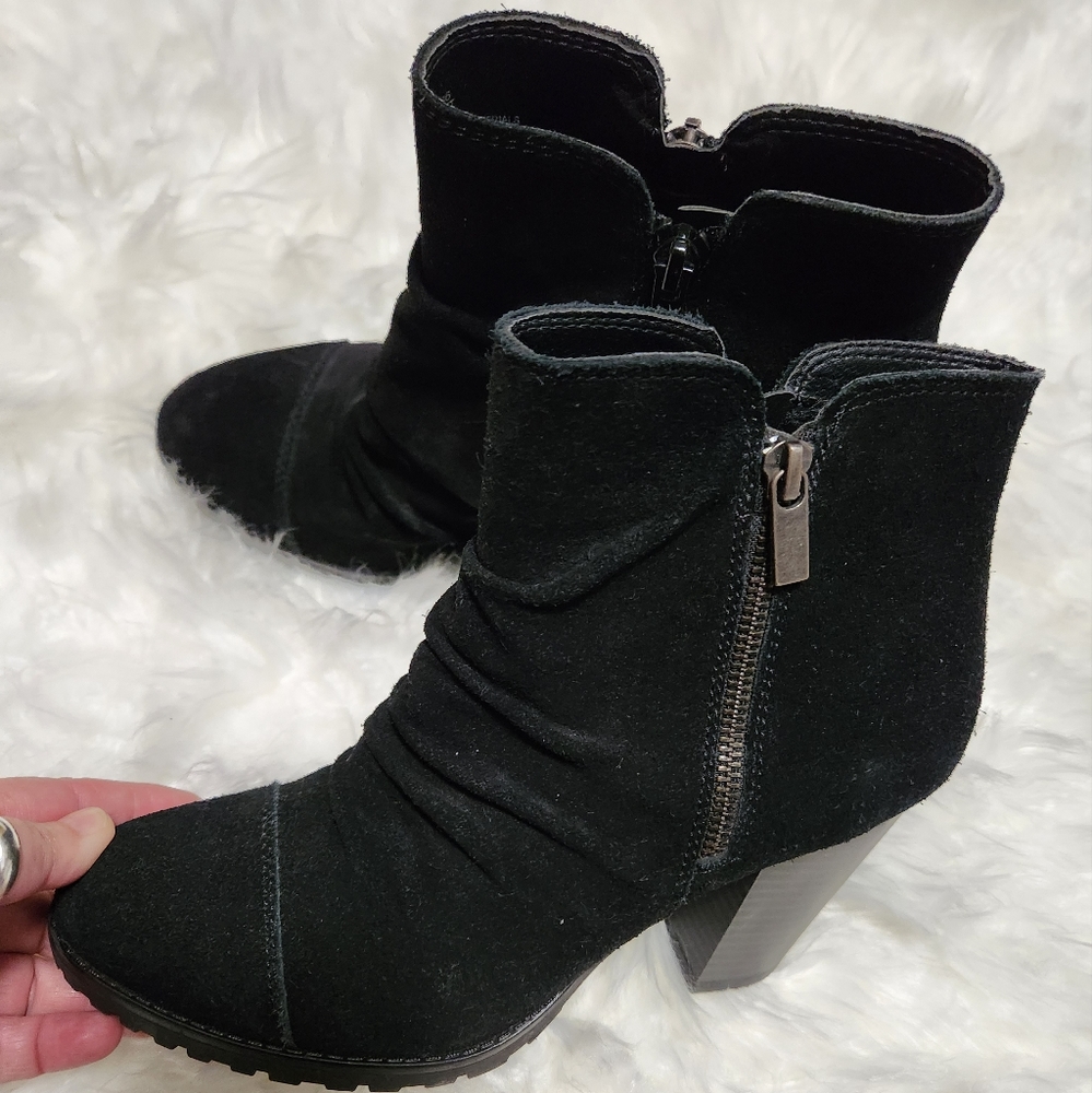 White Mountain/ Taft Suede Leather Boots